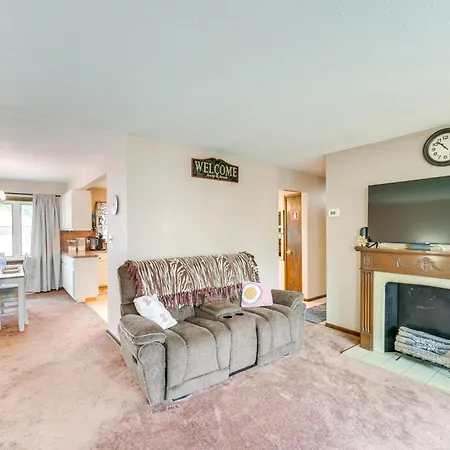 Family Home With Fenced Backyard In Brooklyn!